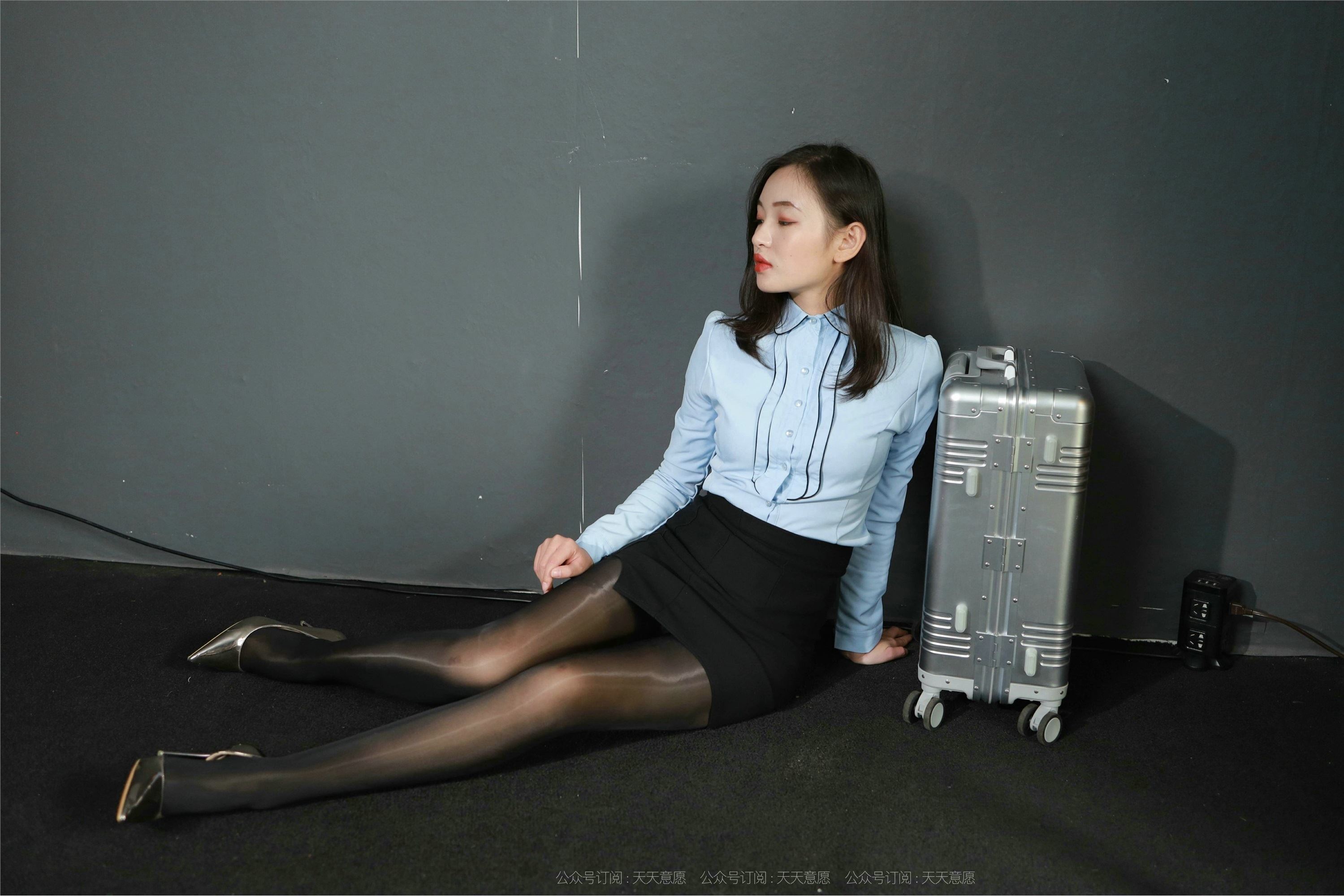 IESS异思趣向  2021.10.24 丝享家956：星星《OL职业装展示》